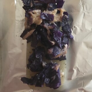紫キャベツのツナ和えのせこんにゃく焼き